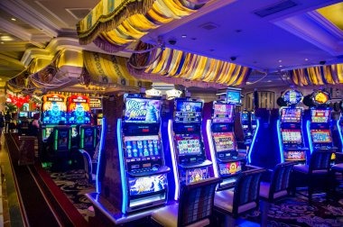 qqmulia Playtech slot games interface showing Sweet Bonanza and Gates of Olympus